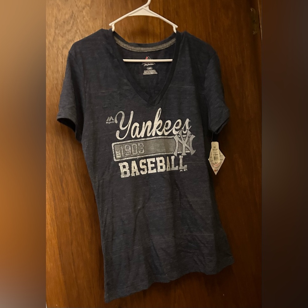 Yankees baseball Genuine Major League Merchandise V Neck